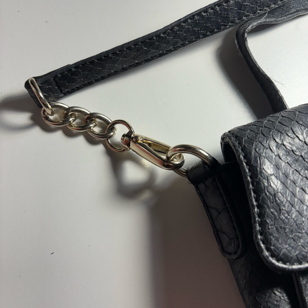 Vintage Guess Crossbody Bag - Picture 5 of 7